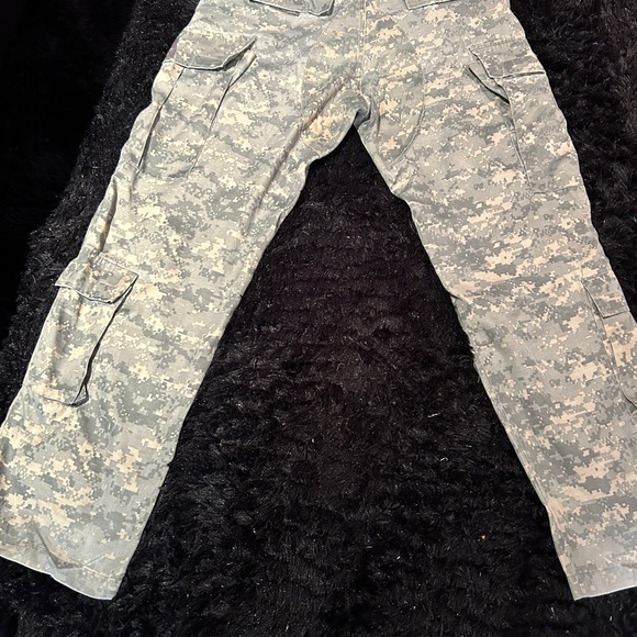 Gray Cargo Pants with Crinkled Texture - Picture 6 of 6